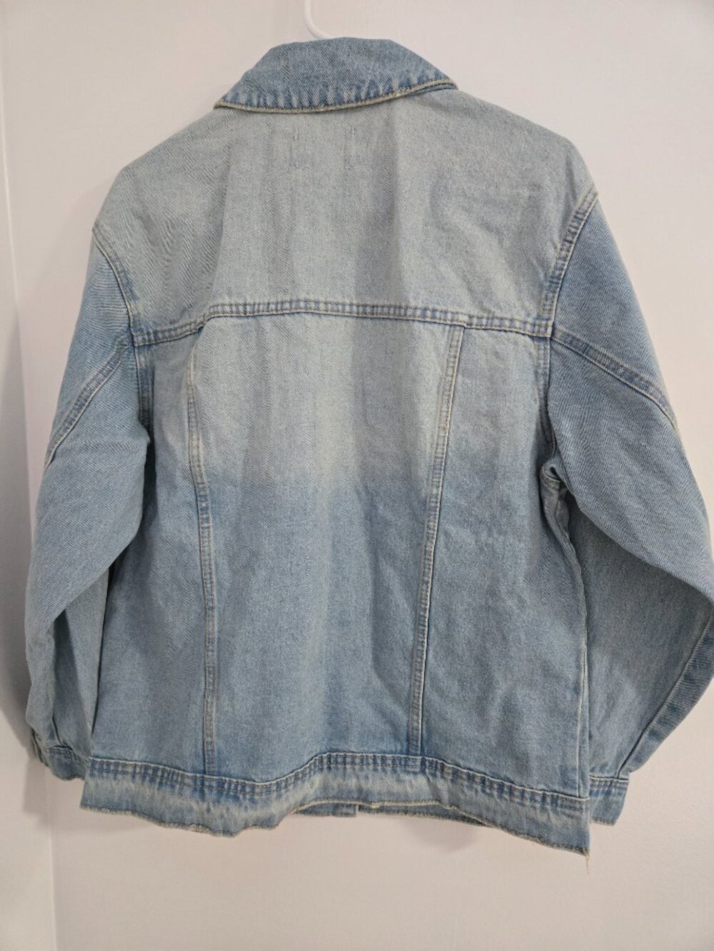 Universal Thread Women’s Oversized Denim Jacket Size M Light Wash 100% Cotton - Picture 4 of 10